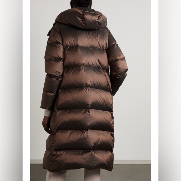 Cozy yet chic vibes with this dark truffle metallic coat from Varley. - Picture 4 of 4